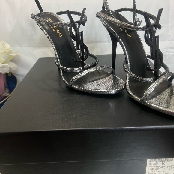 Saint Laurent Cassandra Heels in Metallic Silver Cracked Metal Leather - Picture 5 of 10